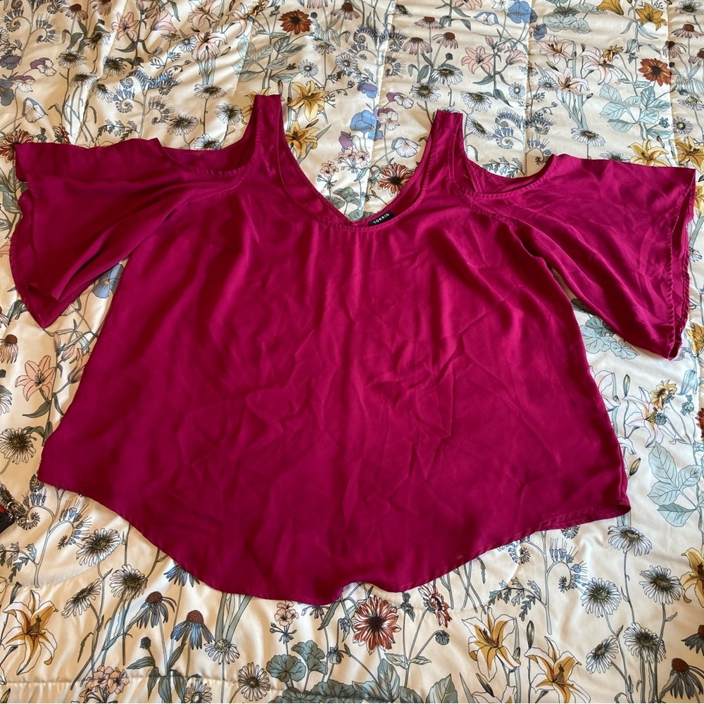 Torrid Size 1 Flowy Bare Shoulder Magenta Top - Picture 6 of 8